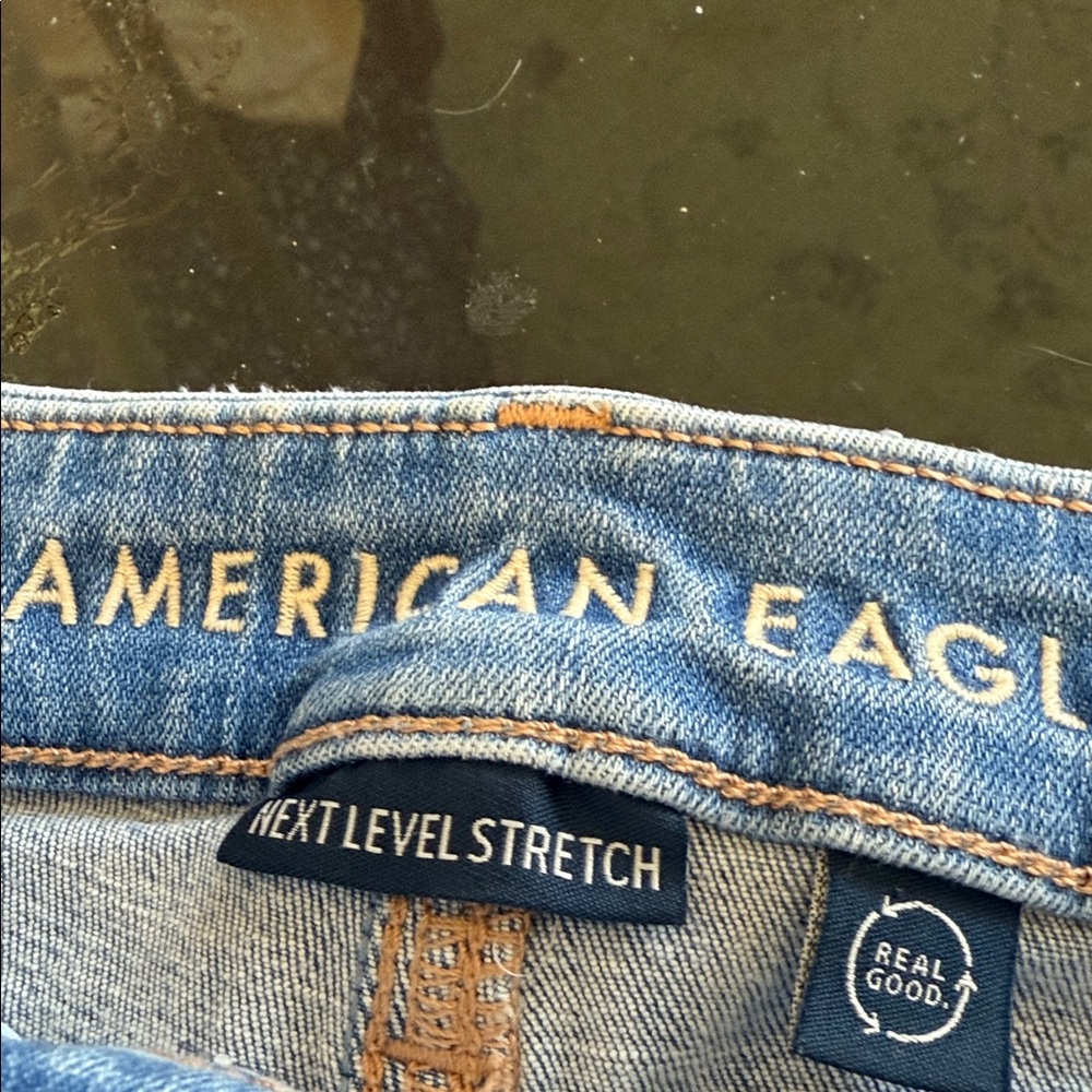 American Eagle Outfitters Distressed Cutoff Shorts Size 6 - Picture 2 of 9